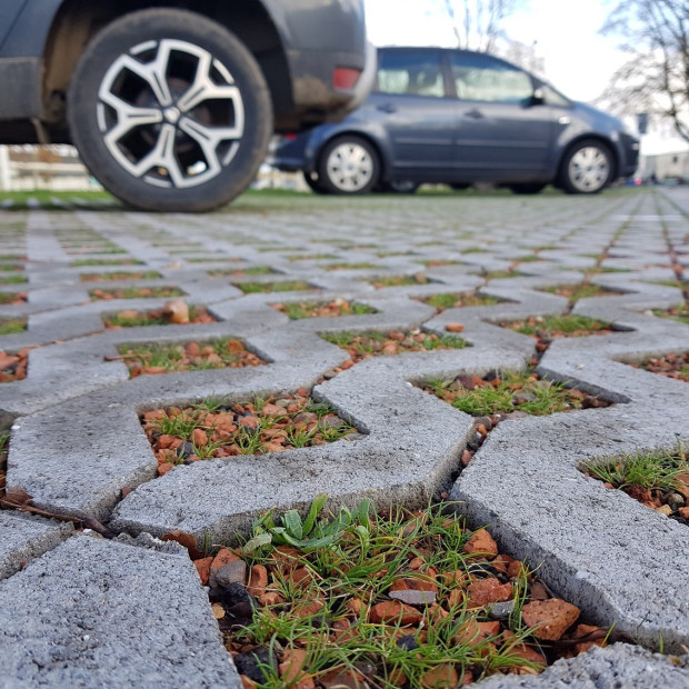 Dalle ROC 65 en béton drainante pour piétons et stationnements véhicules légers