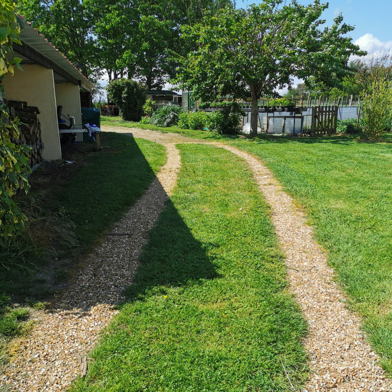 Allée de jardin stabilisée