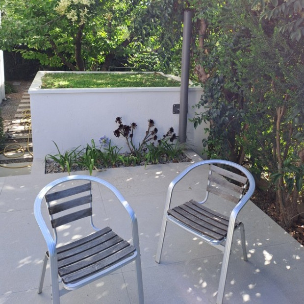Végétalisation d'un abris piscine