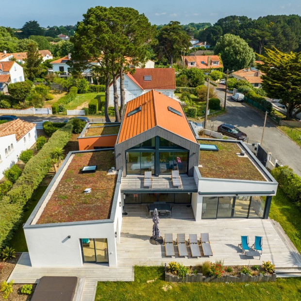 Toiture de villa végétalisée